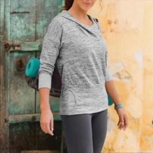 Athleta Women’s Batwing And Robin Hooded Sweater Pullover Top Size Medium - Picture 1 of 8